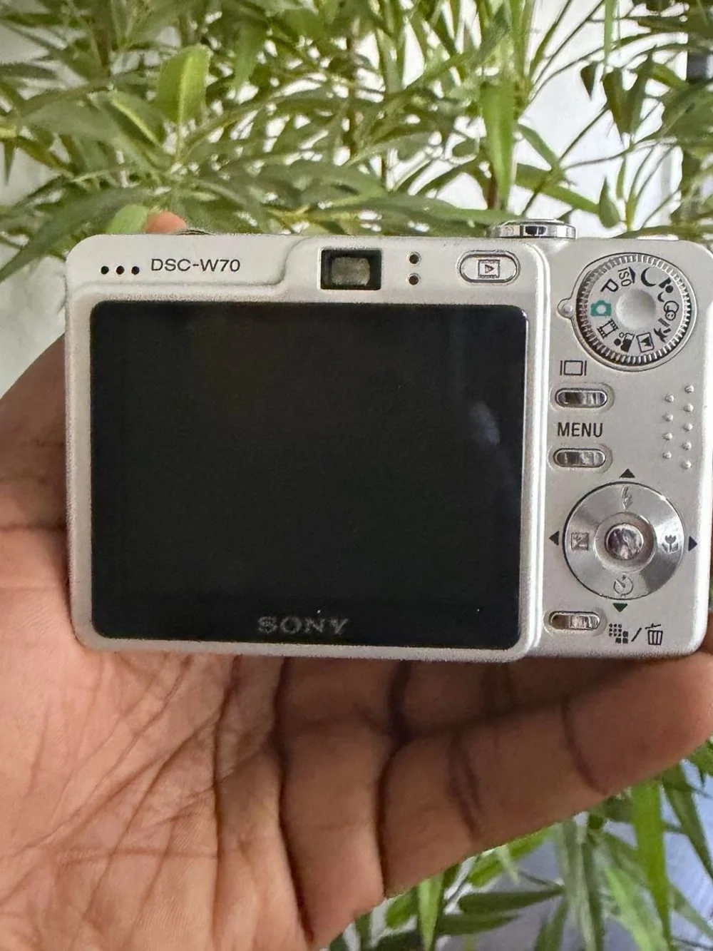 Sony Cyber-shot DSC-W70 7.2MP Digital Camera Silver No Battery Charger / SD Card